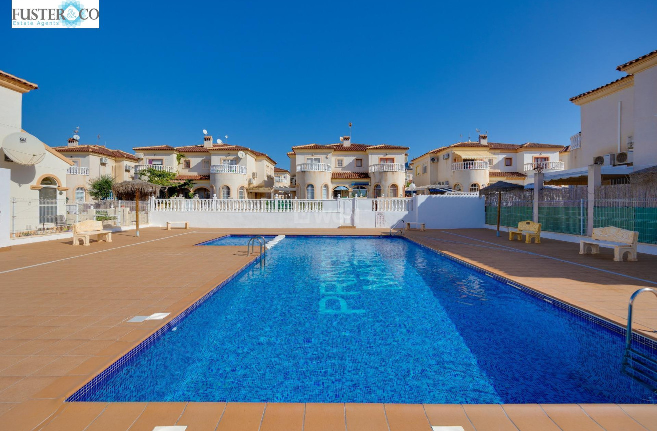 Resale - Villa - Torrevieja - aguas nuevas