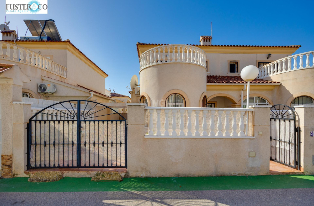 Resale - Villa - Torrevieja - aguas nuevas