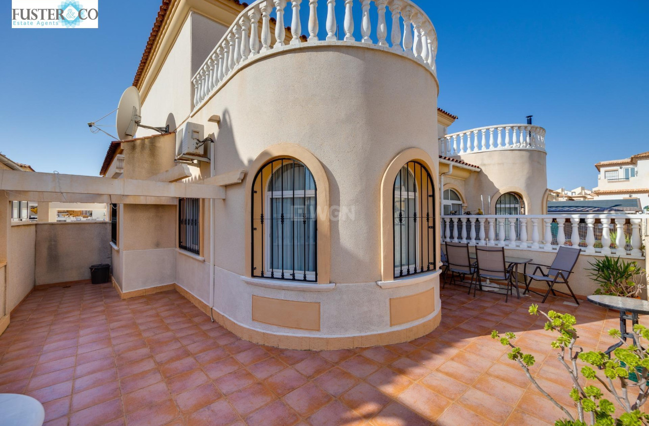 Resale - Villa - Torrevieja - aguas nuevas