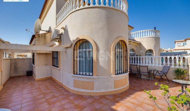 Resale - Villa - Torrevieja - aguas nuevas