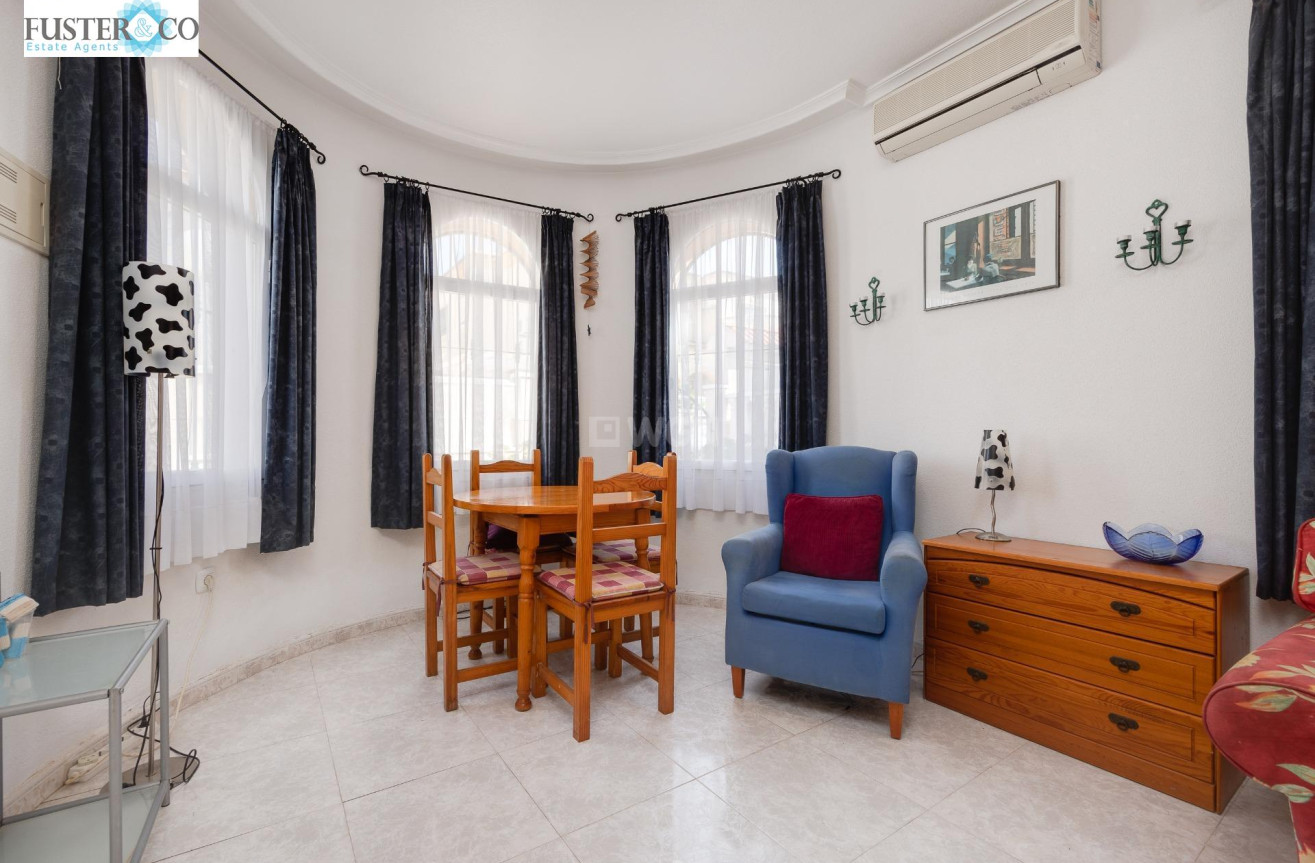 Resale - Villa - Torrevieja - aguas nuevas