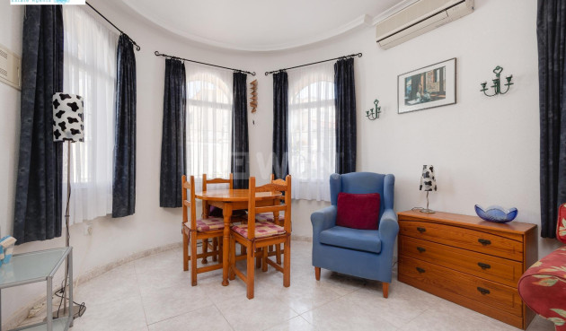 Resale - Villa - Torrevieja - aguas nuevas