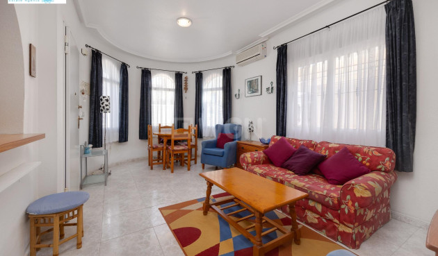 Resale - Villa - Torrevieja - aguas nuevas