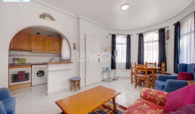 Resale - Villa - Torrevieja - aguas nuevas