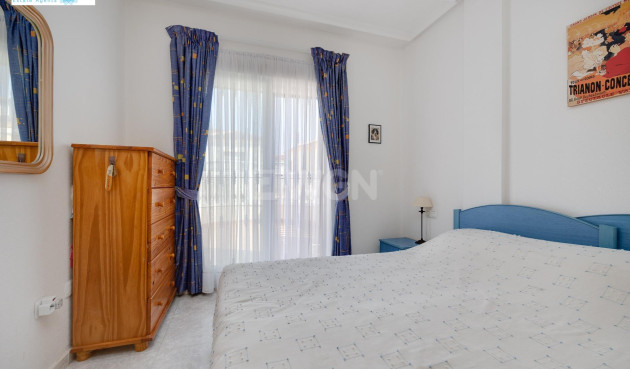 Resale - Villa - Torrevieja - aguas nuevas