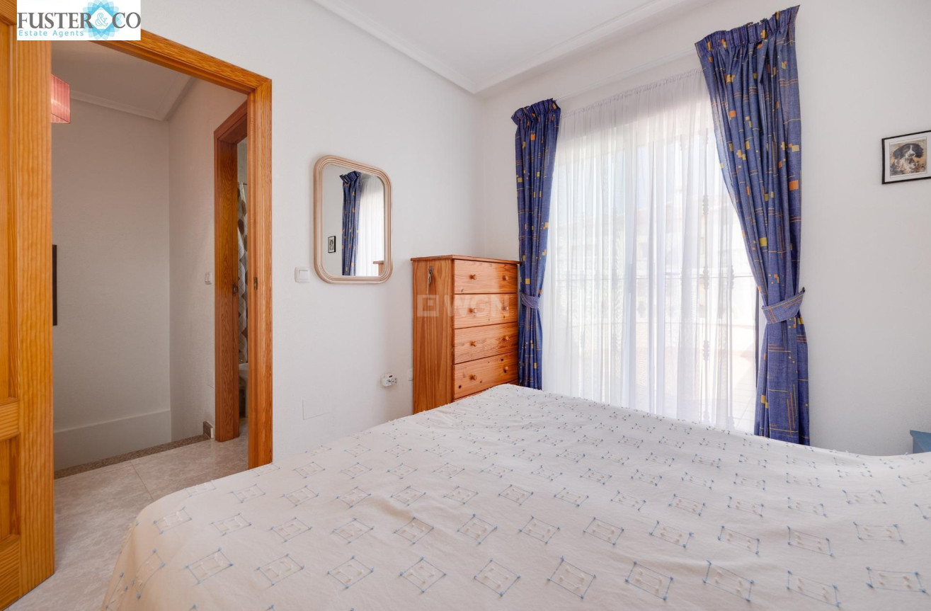 Resale - Villa - Torrevieja - aguas nuevas