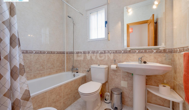 Resale - Villa - Torrevieja - aguas nuevas