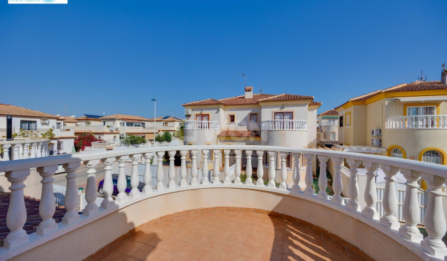 Resale - Villa - Torrevieja - aguas nuevas