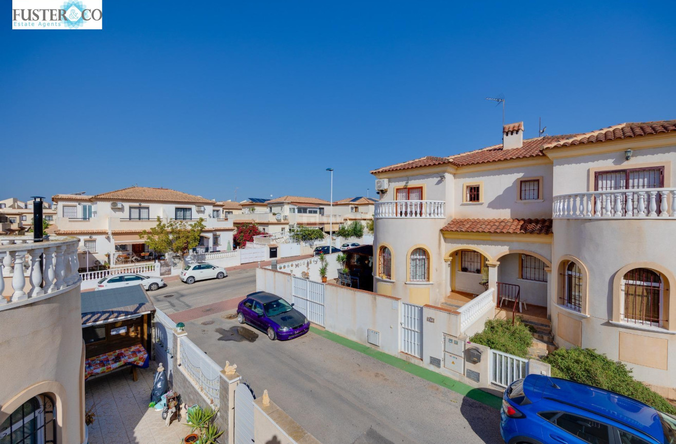 Resale - Villa - Torrevieja - aguas nuevas