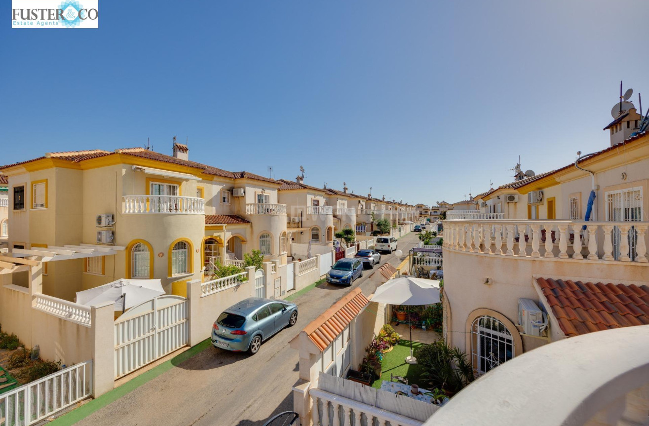 Resale - Villa - Torrevieja - aguas nuevas