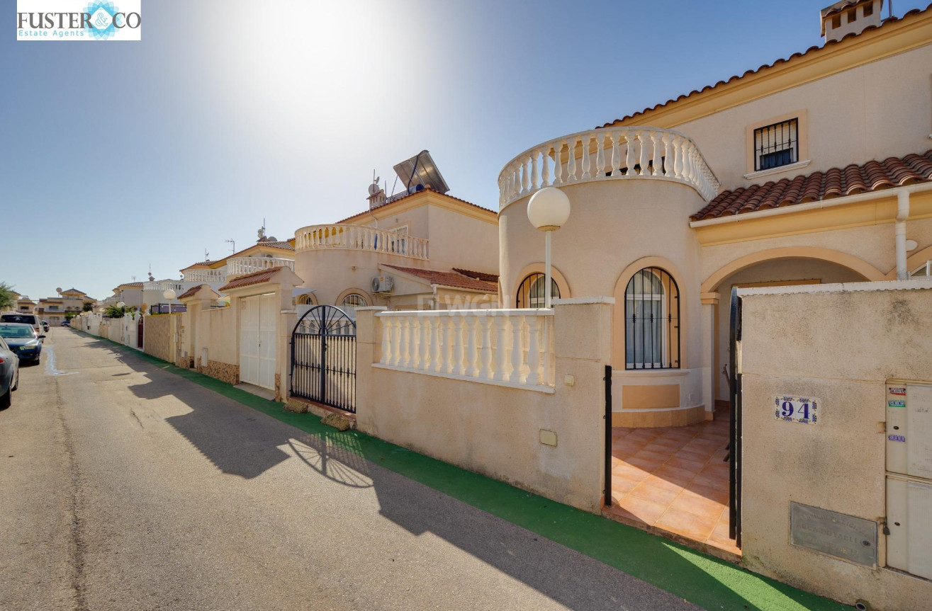Resale - Villa - Torrevieja - aguas nuevas