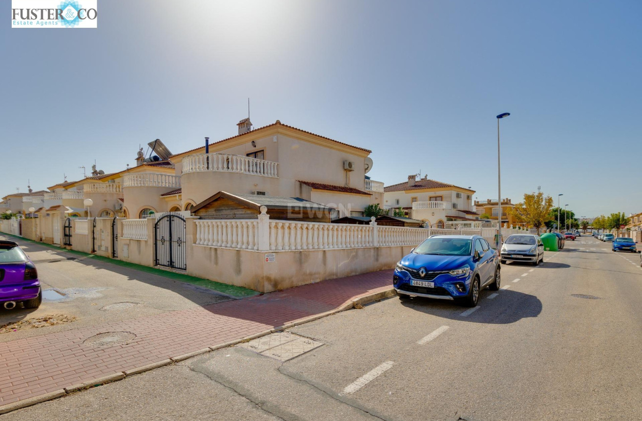 Resale - Villa - Torrevieja - aguas nuevas
