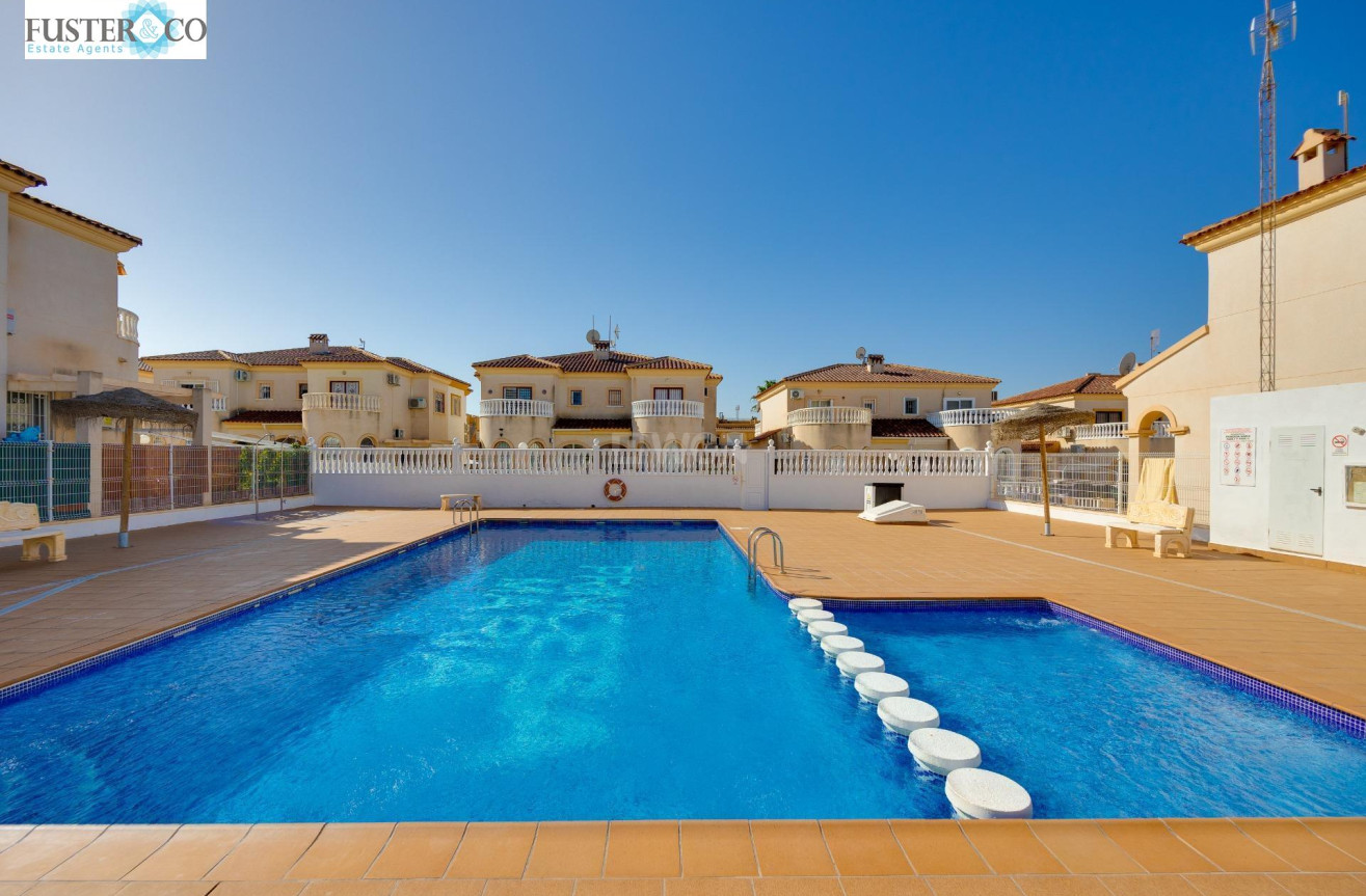 Resale - Villa - Torrevieja - aguas nuevas