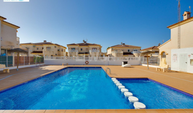 Resale - Villa - Torrevieja - aguas nuevas