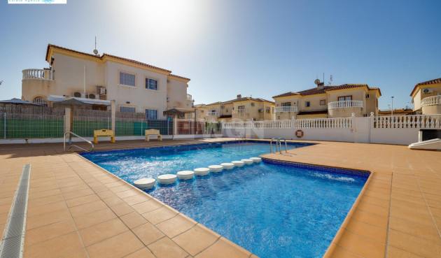 Resale - Villa - Torrevieja - aguas nuevas
