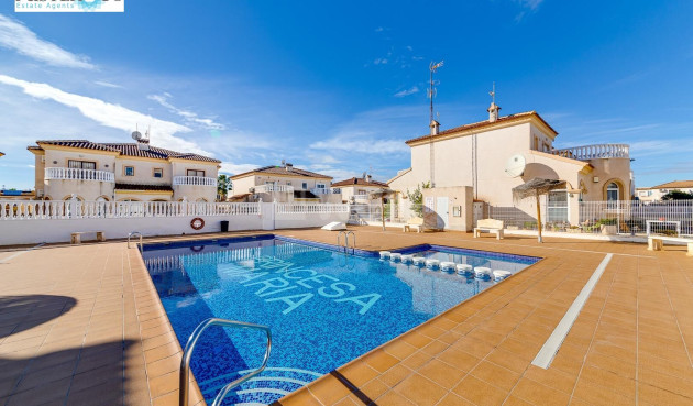 Resale - Villa - Torrevieja - aguas nuevas