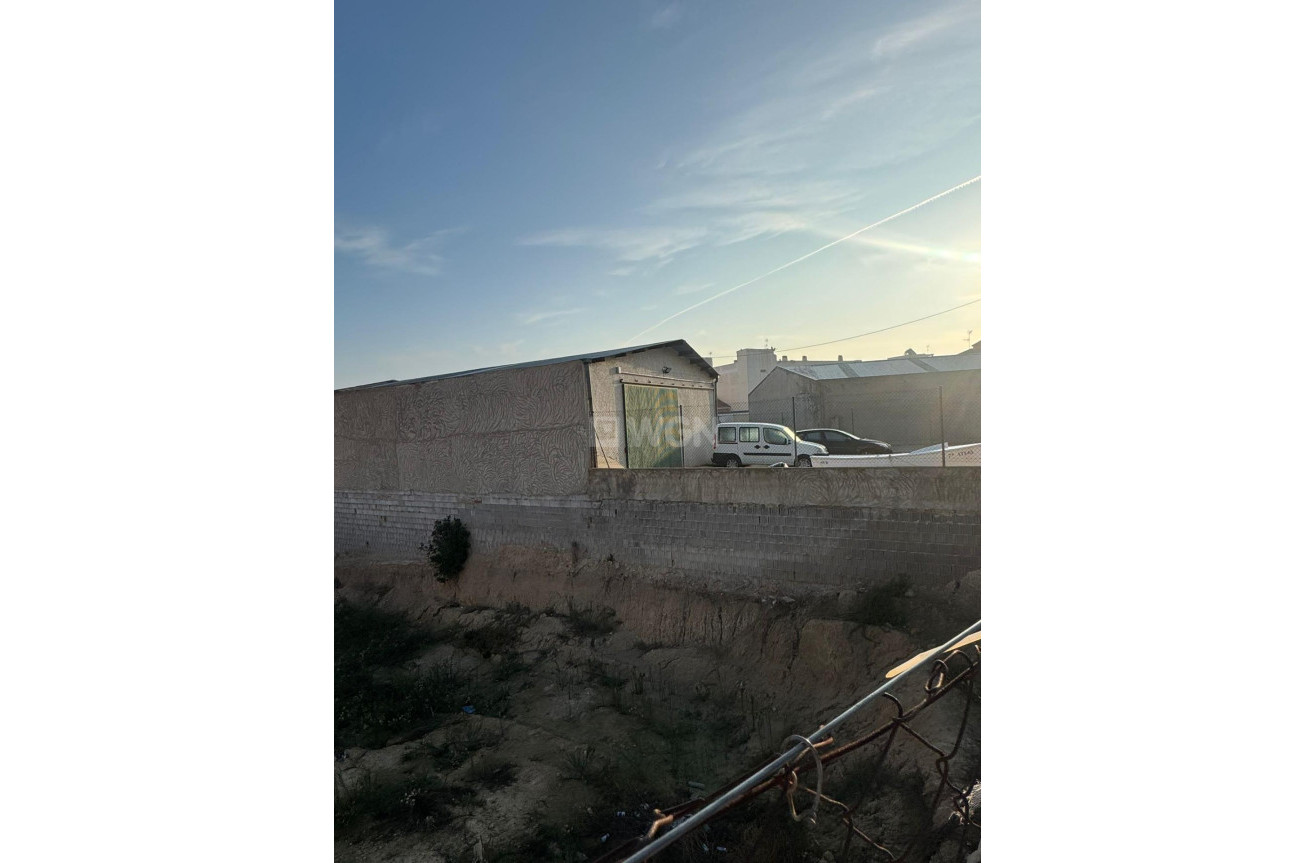 Resale - Plot / Land - Bigastro