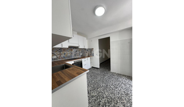 Resale - Apartment / flat - Torrevieja - Centro