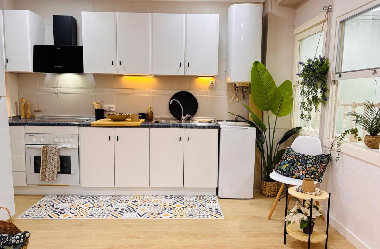 Resale - Apartment / flat - Torrevieja - Playa de los Locos