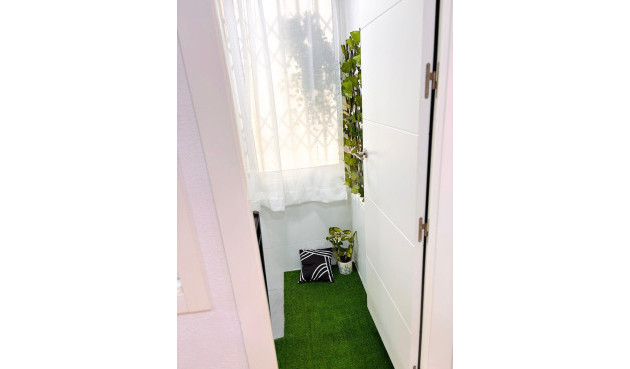 Resale - Apartment / flat - Torrevieja - Playa de los Locos