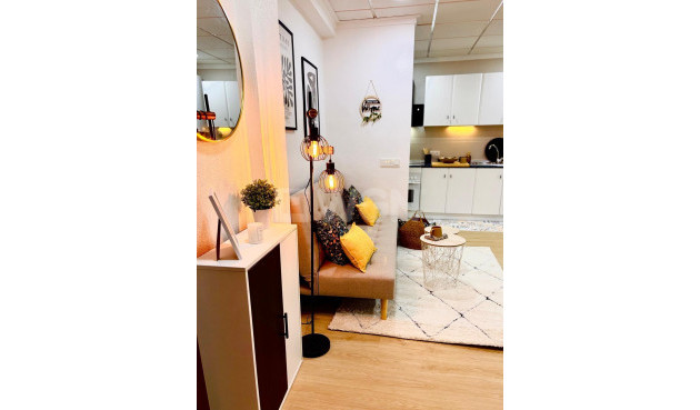 Resale - Apartment / flat - Torrevieja - Playa de los Locos