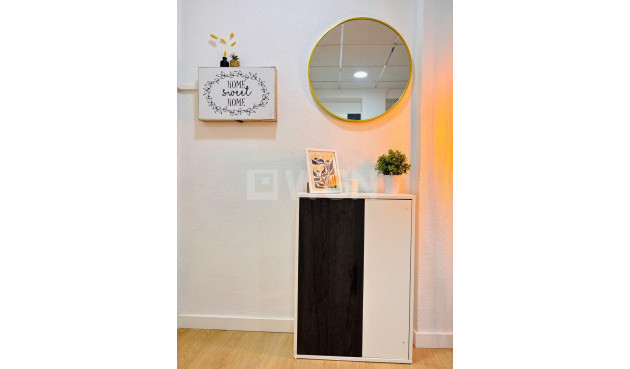 Resale - Apartment / flat - Torrevieja - Playa de los Locos