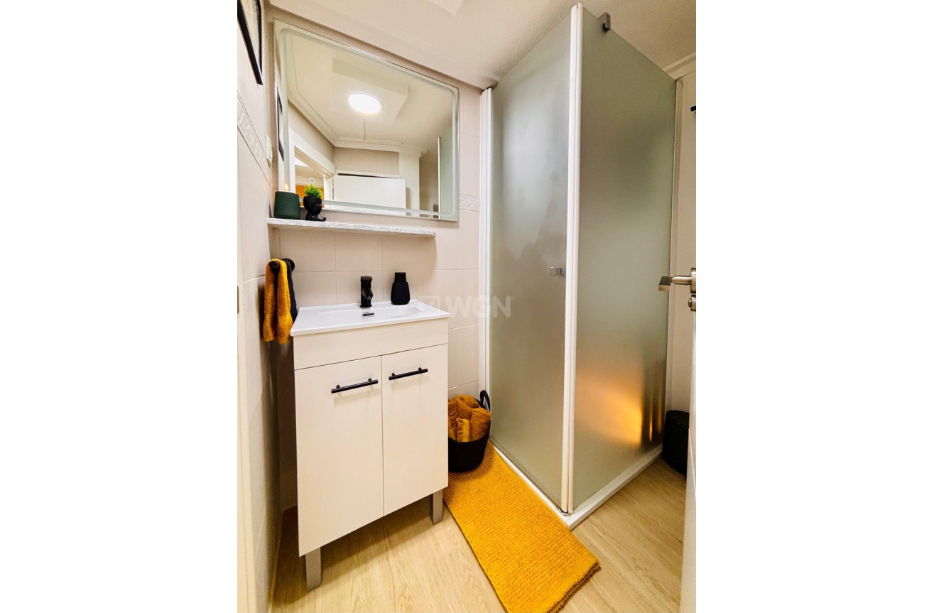 Resale - Apartment / flat - Torrevieja - Playa de los Locos