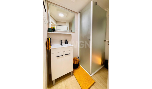 Resale - Apartment / flat - Torrevieja - Playa de los Locos