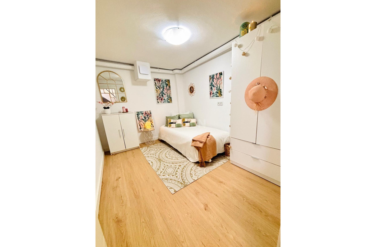 Resale - Apartment / flat - Torrevieja - Playa de los Locos