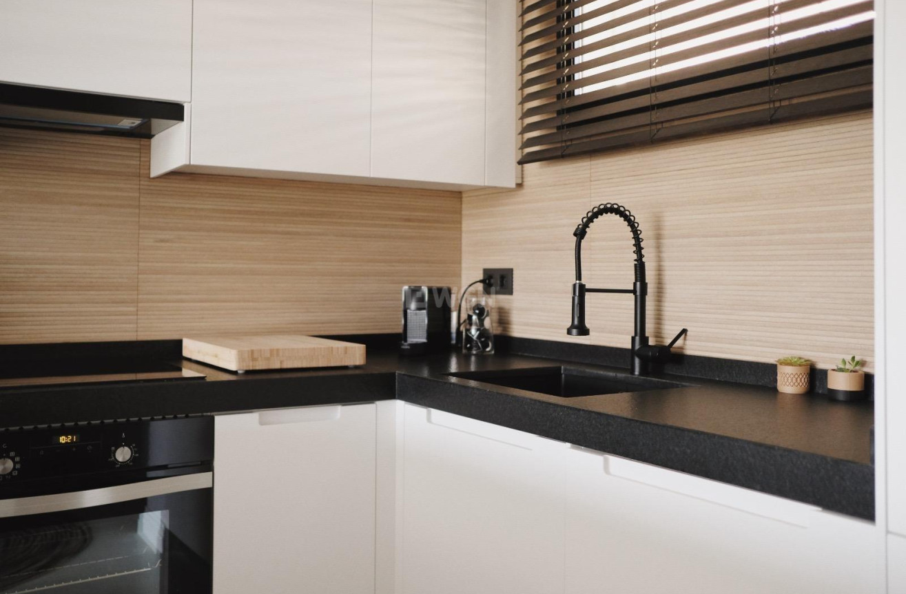 Resale - Apartment / flat - Torrevieja - La Veleta