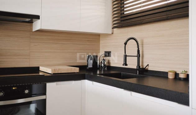 Resale - Apartment / flat - Torrevieja - La Veleta