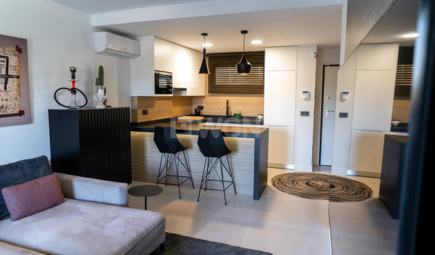 Resale - Apartment / flat - Torrevieja - La Veleta