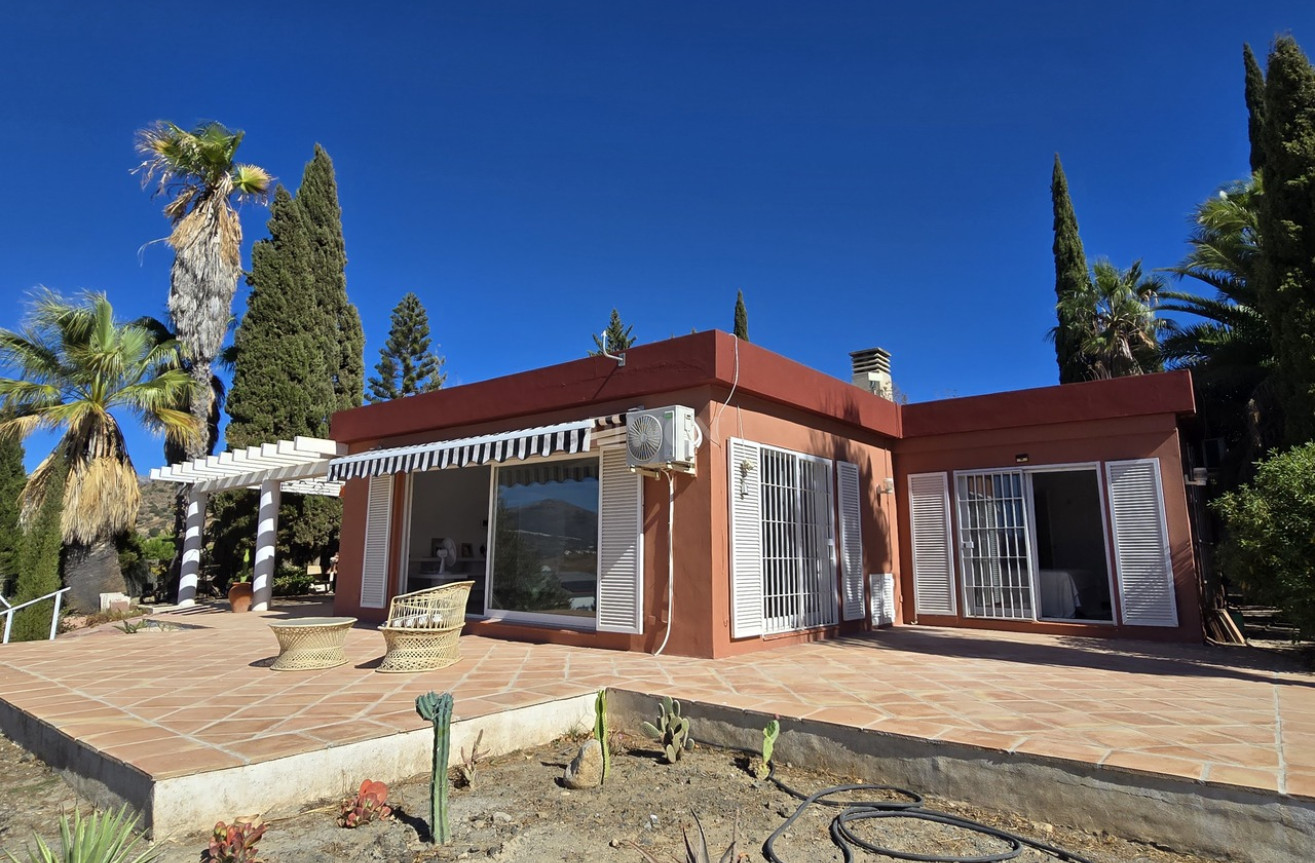 Odsprzedaż - Villa - Alcaucín - Inland