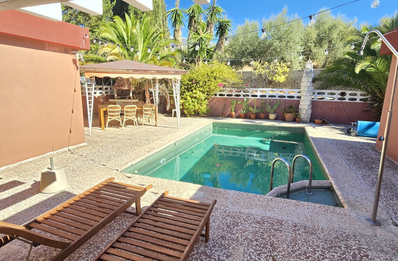 Odsprzedaż - Villa - Alcaucín - Inland