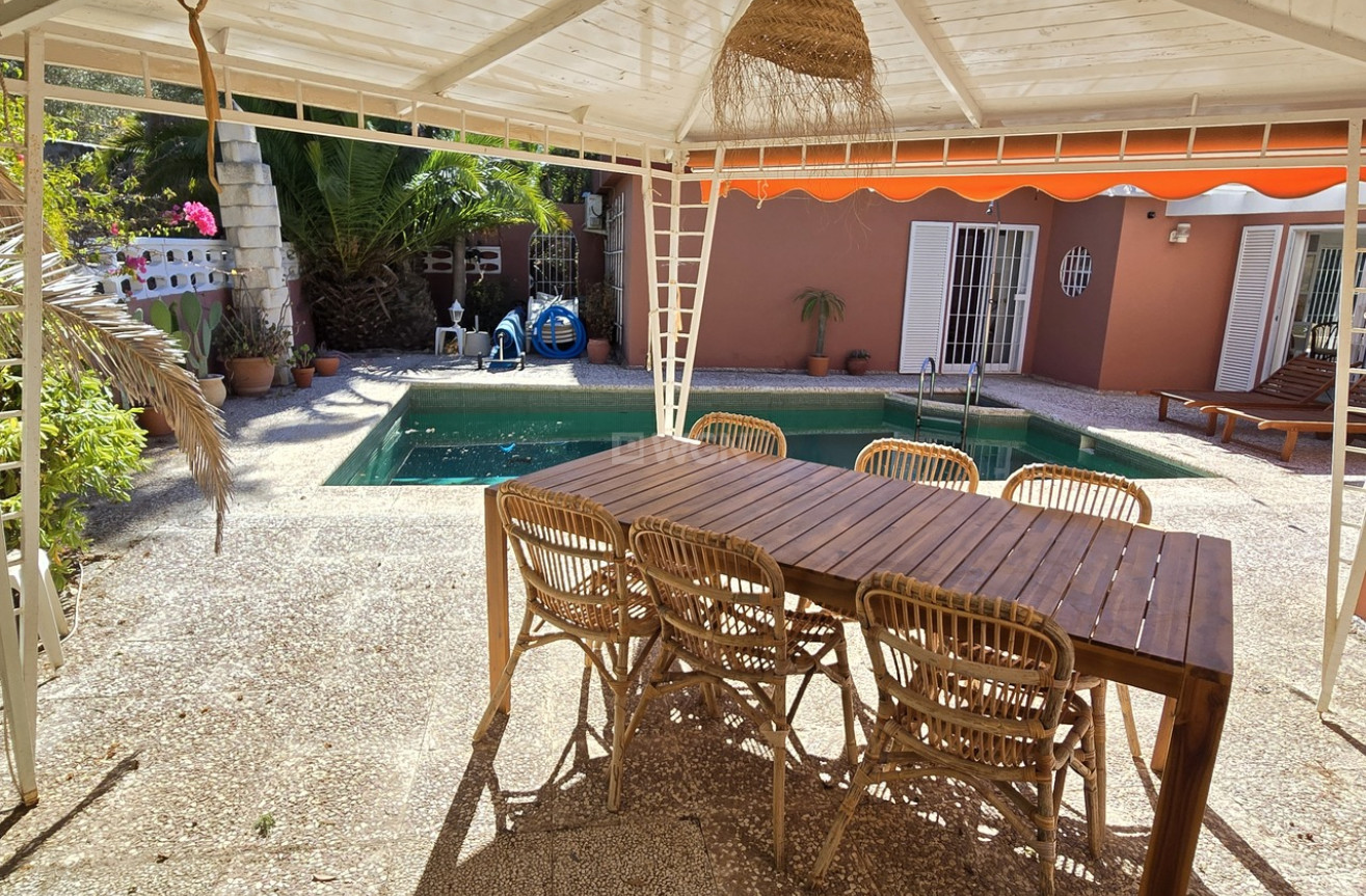 Odsprzedaż - Villa - Alcaucín - Inland