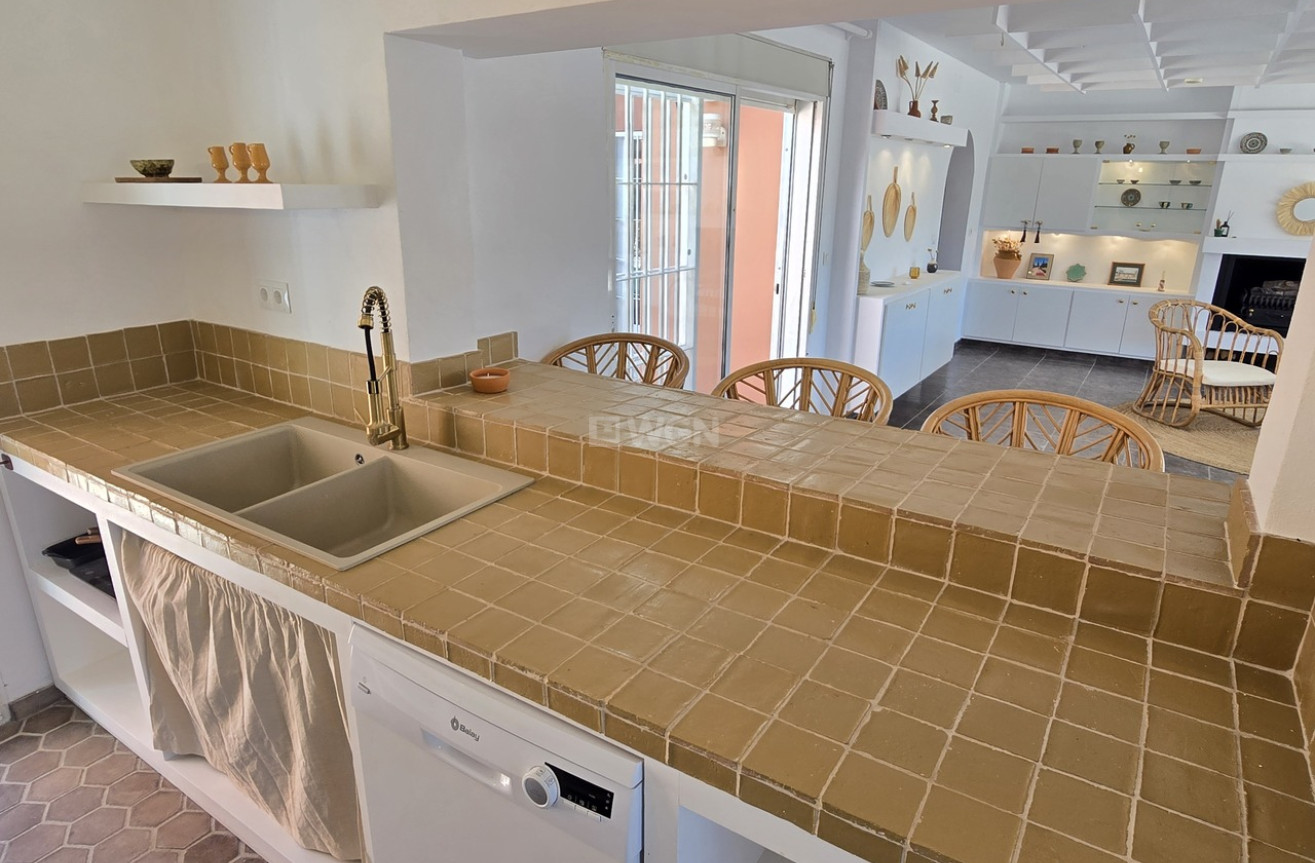 Odsprzedaż - Villa - Alcaucín - Inland