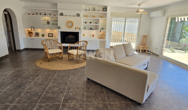 Odsprzedaż - Villa - Alcaucín - Inland