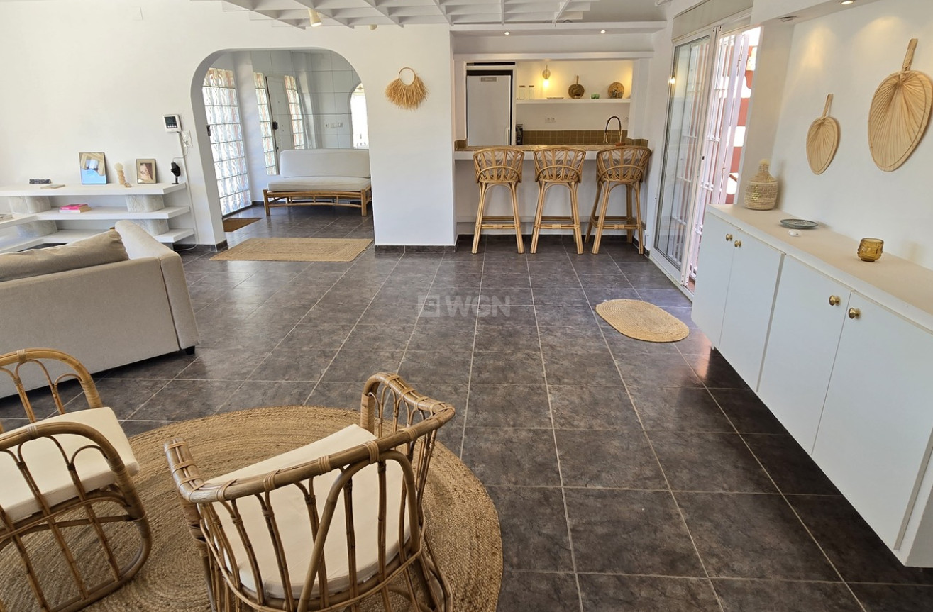 Odsprzedaż - Villa - Alcaucín - Inland