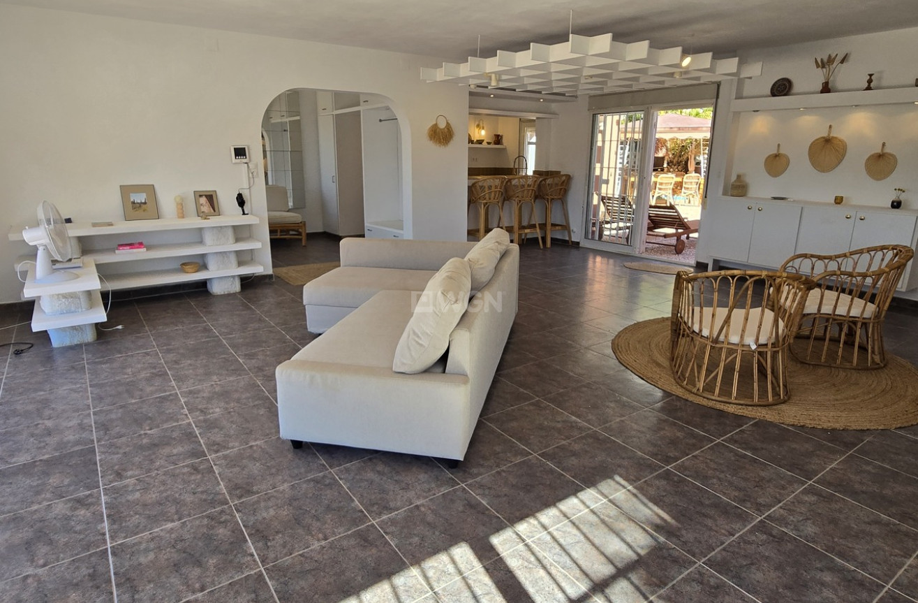 Odsprzedaż - Villa - Alcaucín - Inland