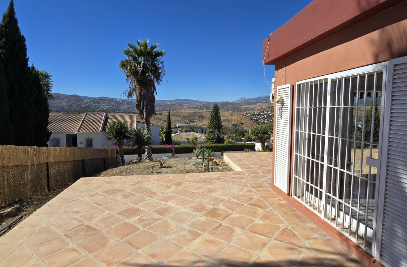 Odsprzedaż - Villa - Alcaucín - Inland