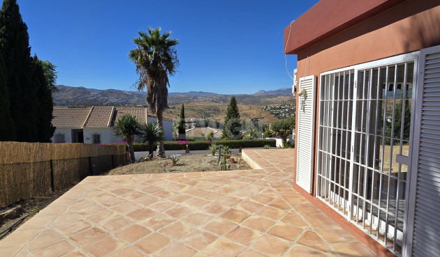 Odsprzedaż - Villa - Alcaucín - Inland