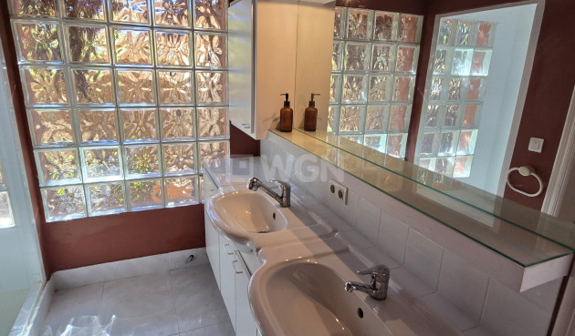 Odsprzedaż - Villa - Alcaucín - Inland