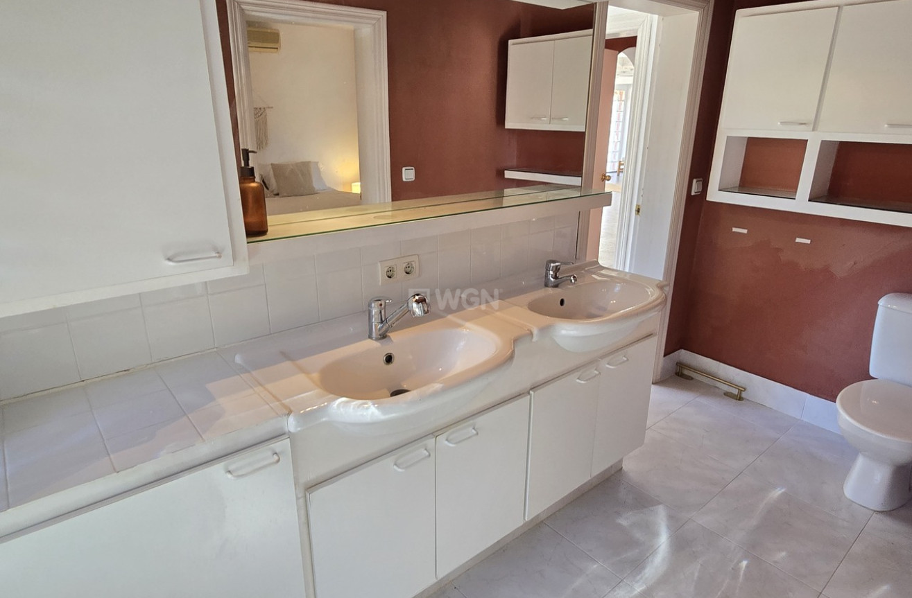 Odsprzedaż - Villa - Alcaucín - Inland