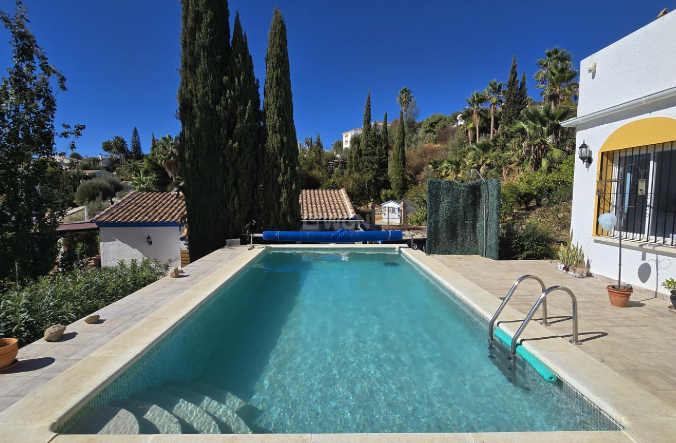 Odsprzedaż - Villa - Vinuela - Inland