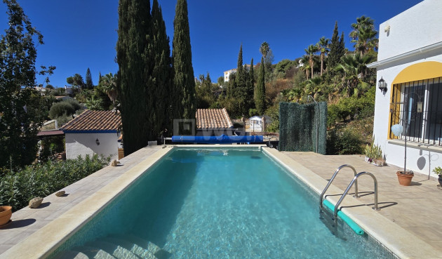 Odsprzedaż - Villa - Vinuela - Inland