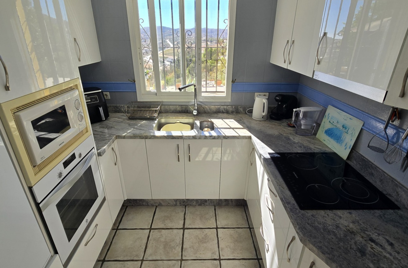 Odsprzedaż - Villa - Vinuela - Inland