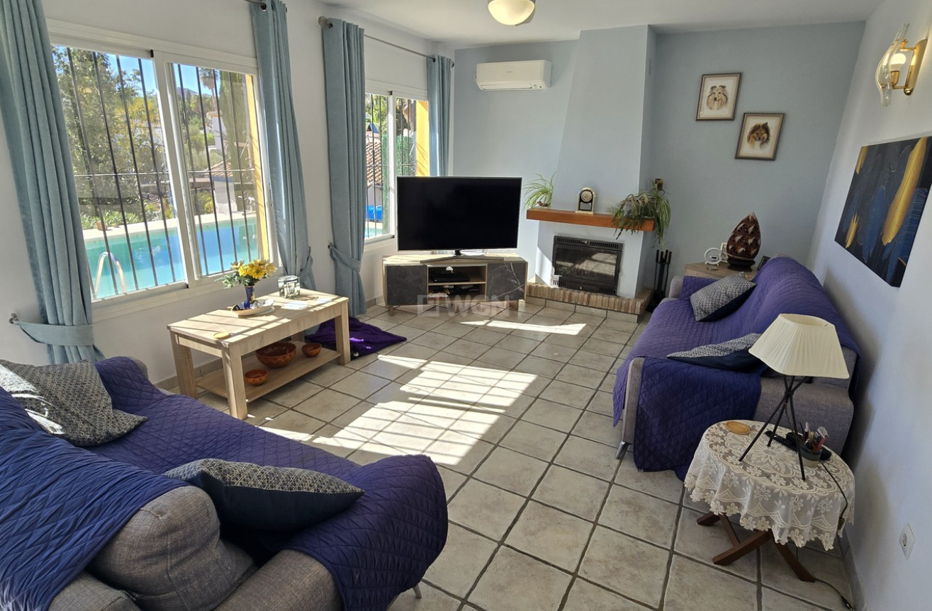 Odsprzedaż - Villa - Vinuela - Inland