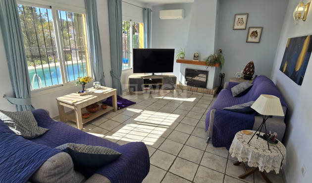 Odsprzedaż - Villa - Vinuela - Inland