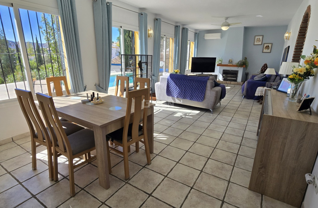 Odsprzedaż - Villa - Vinuela - Inland