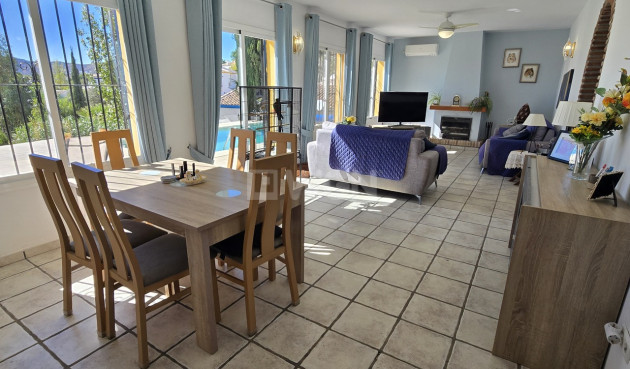 Odsprzedaż - Villa - Vinuela - Inland